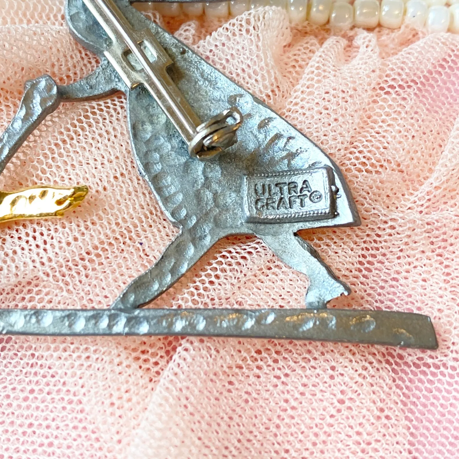 Vintage Ultra Craft Mother Child Sledding Brooch Figural Pin Charming Silver - Image 3