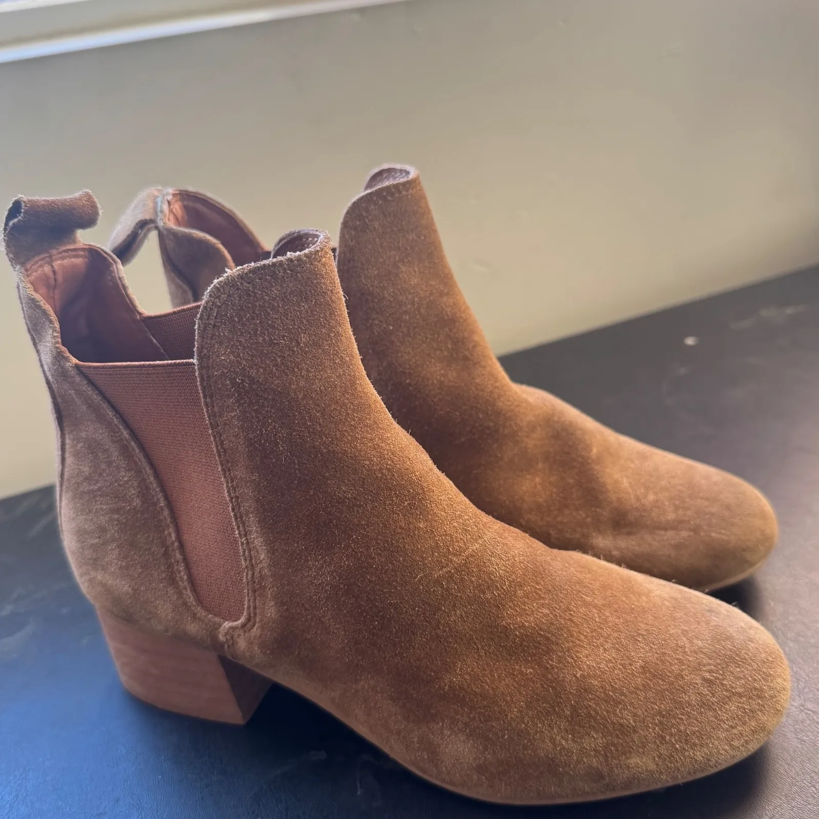 Topshop sz 6.5 (37) Womens Barley Suede Slip On Chelsea Boots Chic Minimal Fall - Image 2