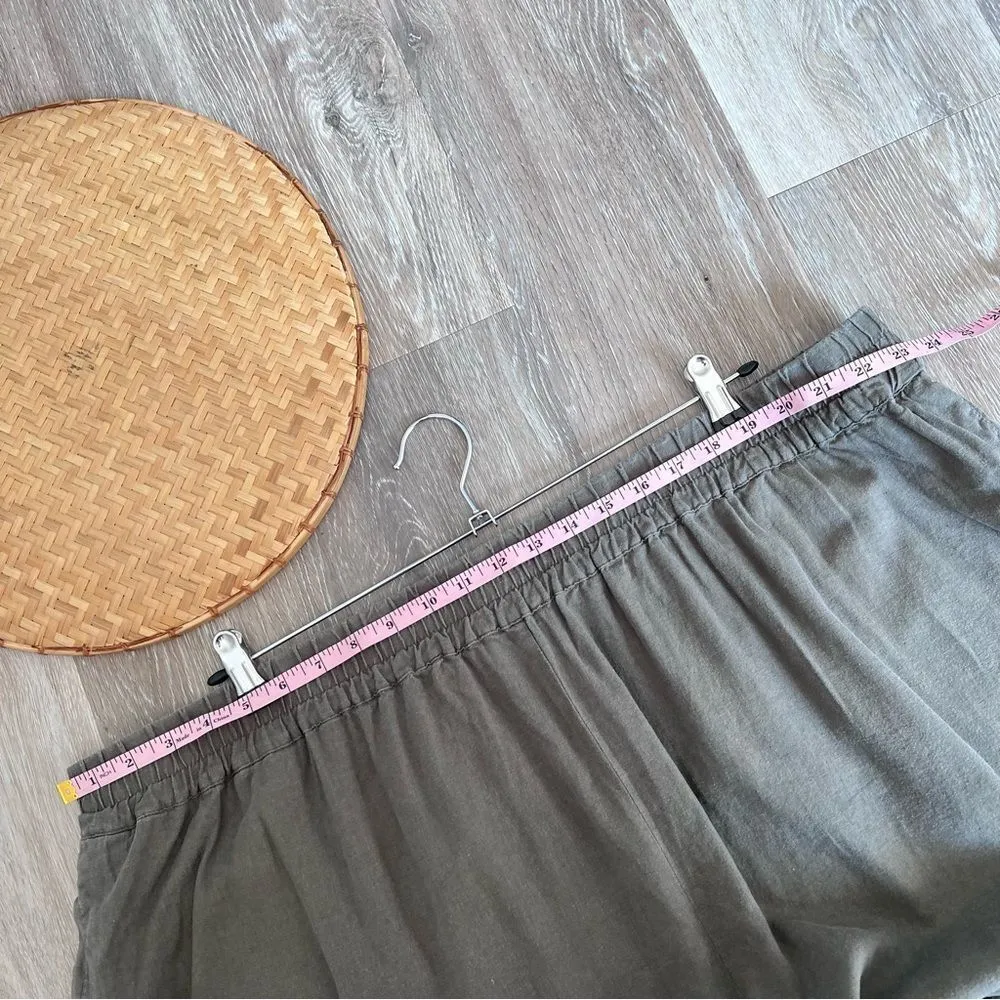 Universal standard easy pull on shorts green‎ linen blend - Image 5