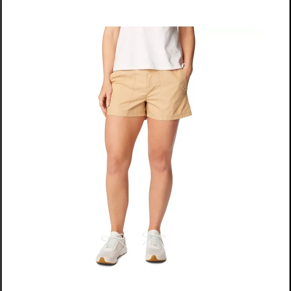 Columbia Women's Tan Cargo Shorts - Image 4