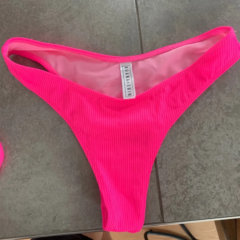 Koana Swim Ribbed Pink Neon Bikini - Image 2