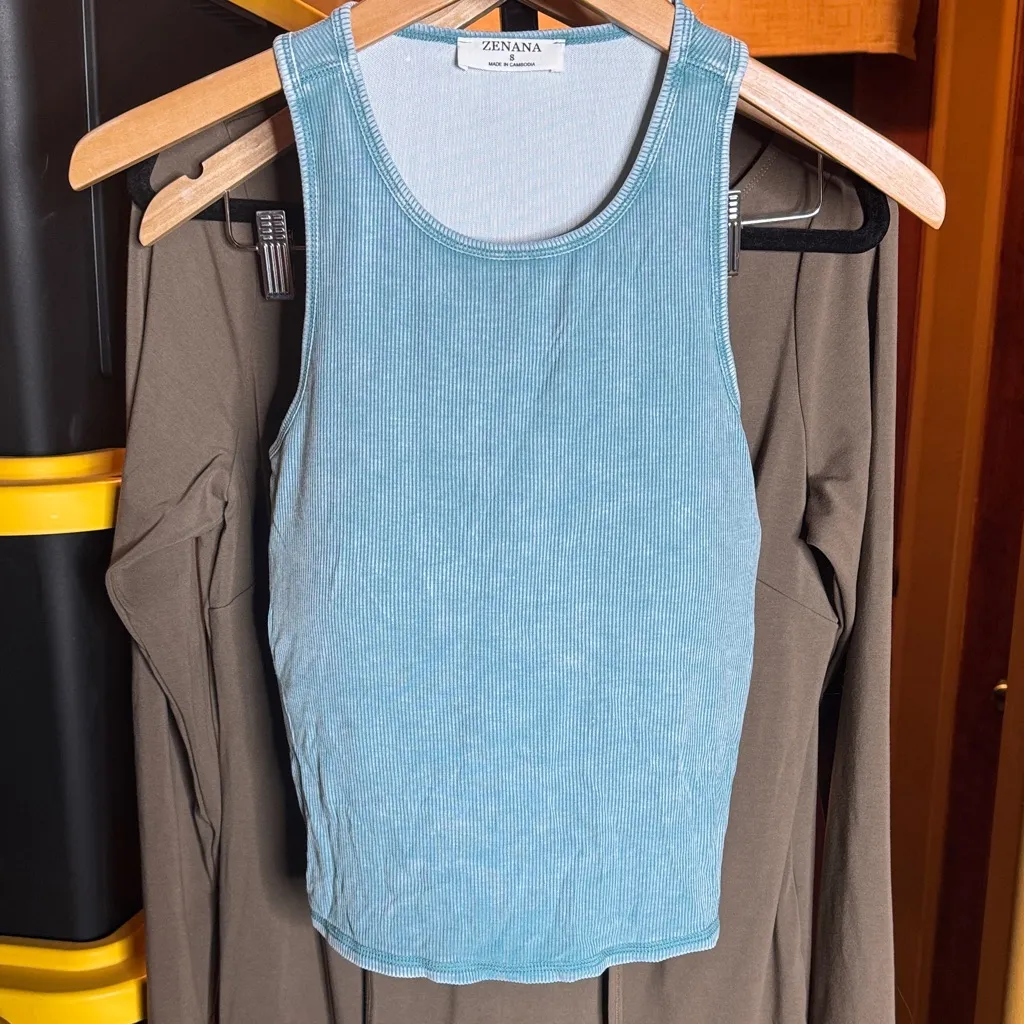 Zenana Outfitters Teal Blue Ribbed Shelf Bra Tank Top Size Small - Image 2