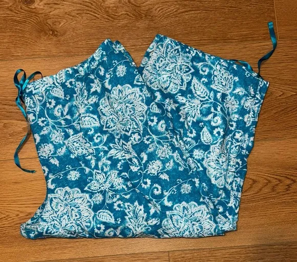 Cacique elastic drawstring waist cotton adjustable capri length size 22/24 - Image 1