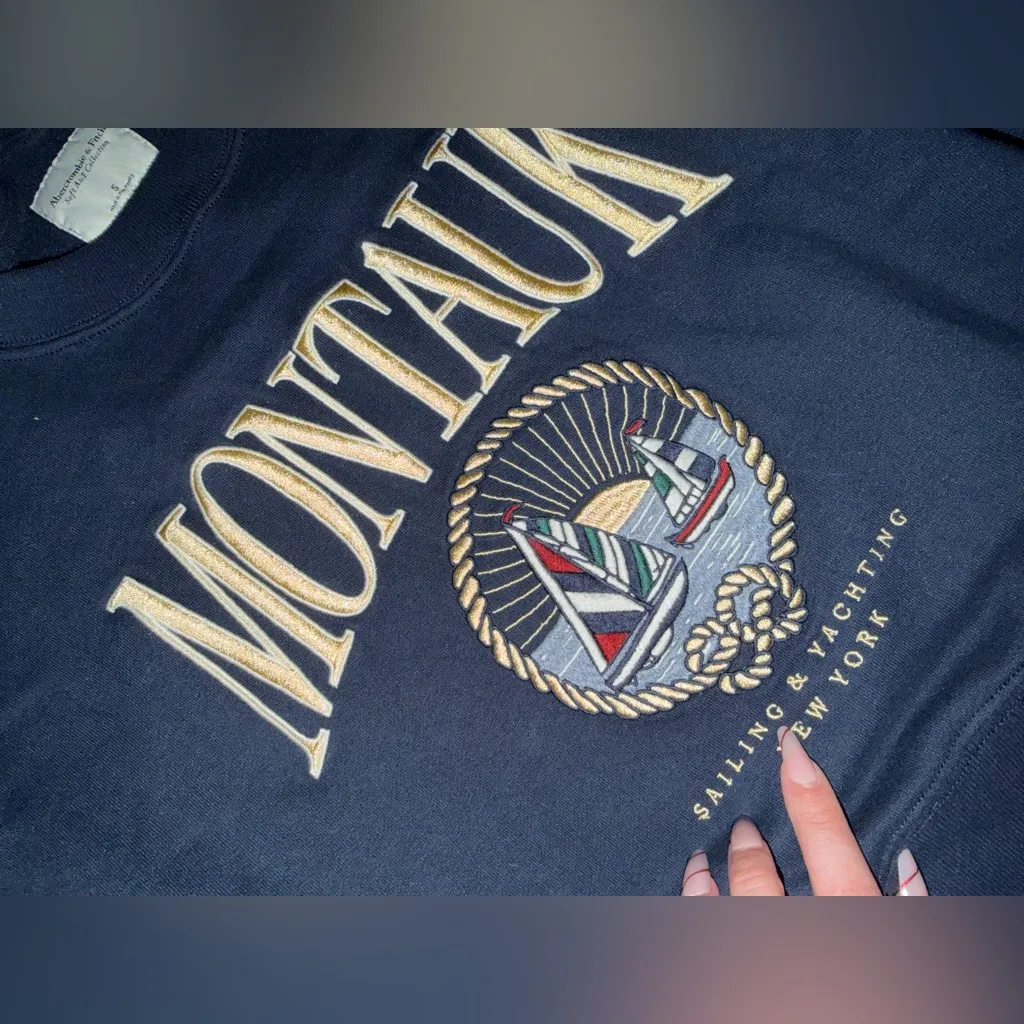 Abercrombie and Fitch Montauk embroidered crewneck $120 sold out winter casual - Image 7
