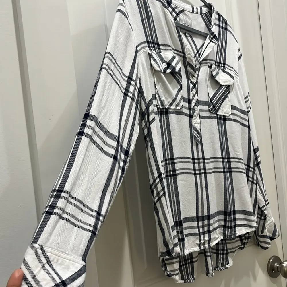 Rails Hunter Plaid White Black & Charcoal Half Button Down Sz L - Image 3