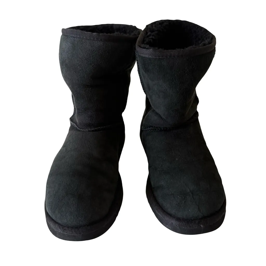 UGGS 5825 Classic Short Boots In Black size 7 - Image 4