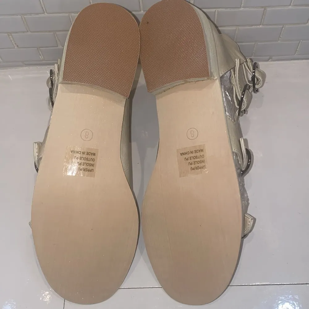 Journee Collection bone faux leather gladiator sandals. Back zip. Size 8.NWT/Box - Image 5