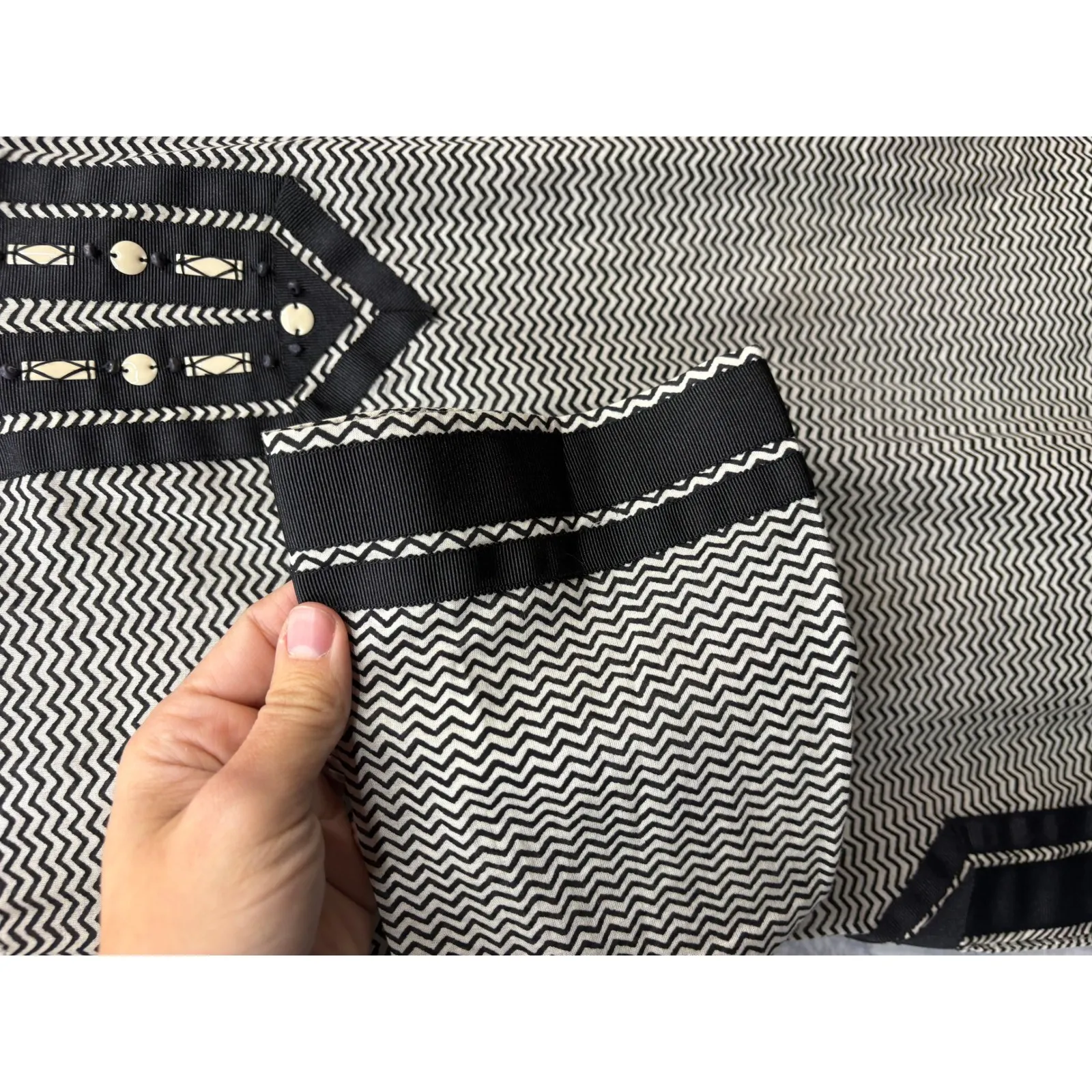 Tory Burch Women's Black White Chevron Resort Wear V Neck Tunic Top Size 4 - Image 10