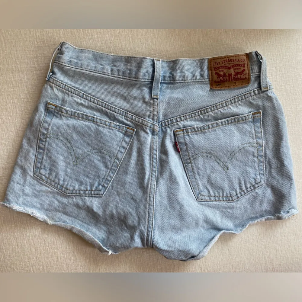Levis high waisted 501 shorts - Image 2