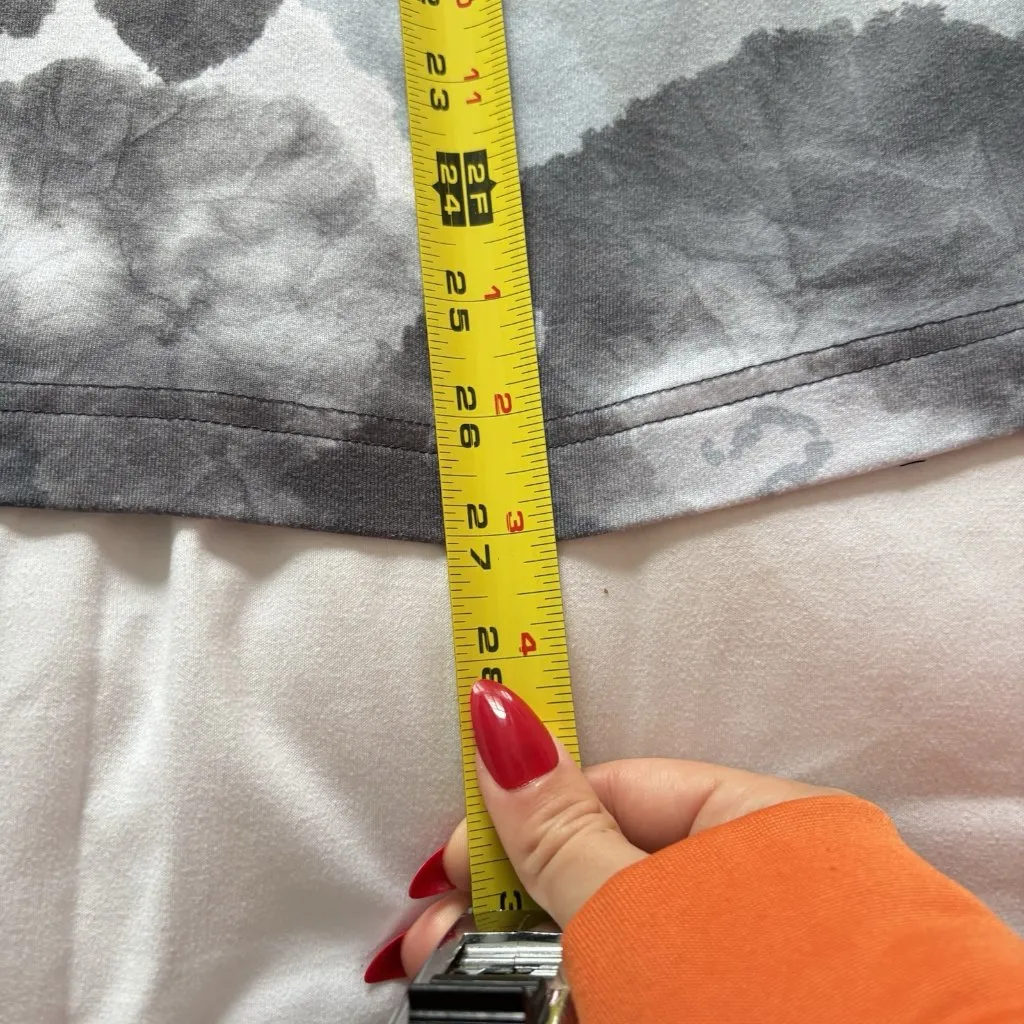 Lululemon Tank Top Womens Size 6 Racerback White Coal Tinted Cool Athletic Yoga Gray - Image 4