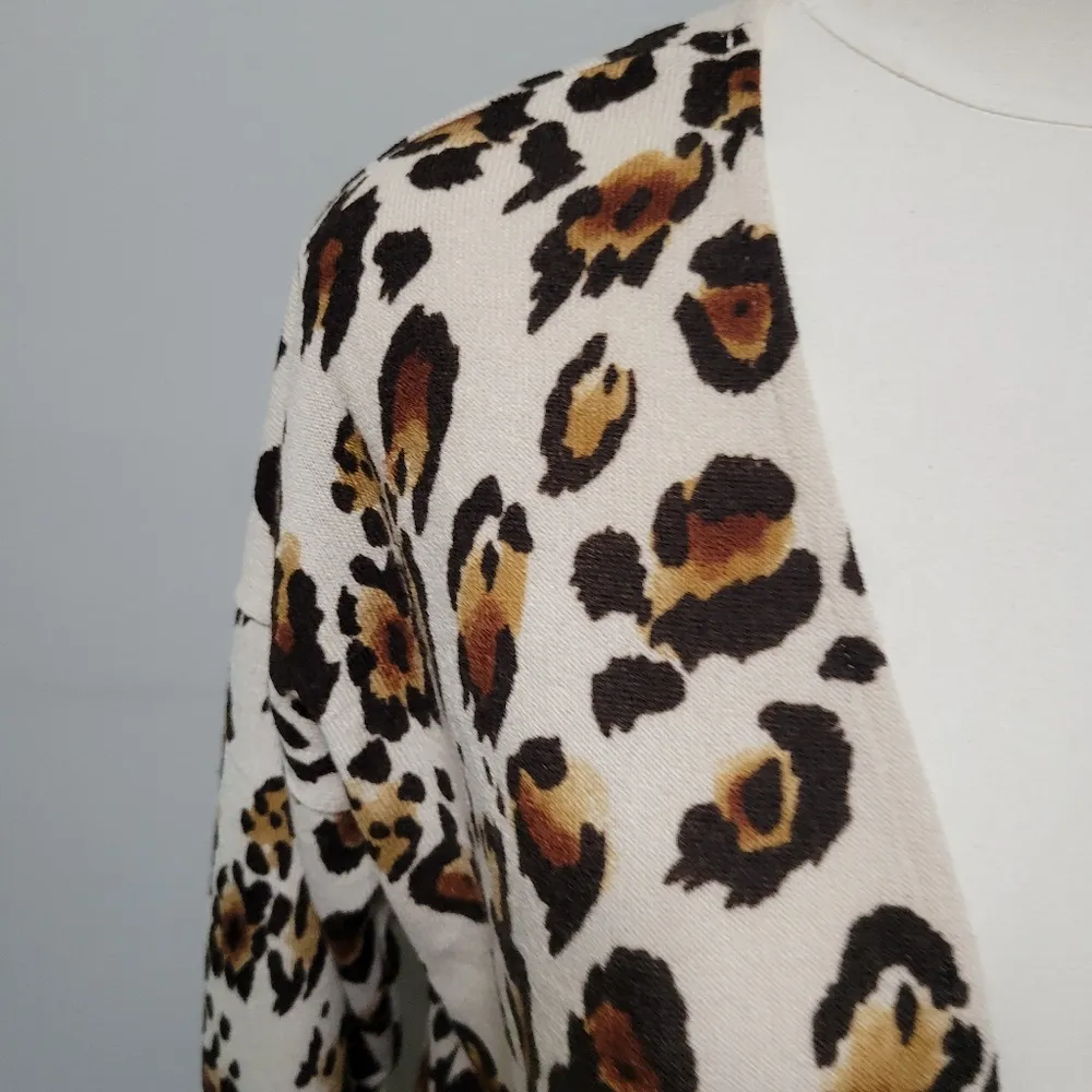 Stitch Fix Hummingbird leopard print surplice sweater size small - Image 2