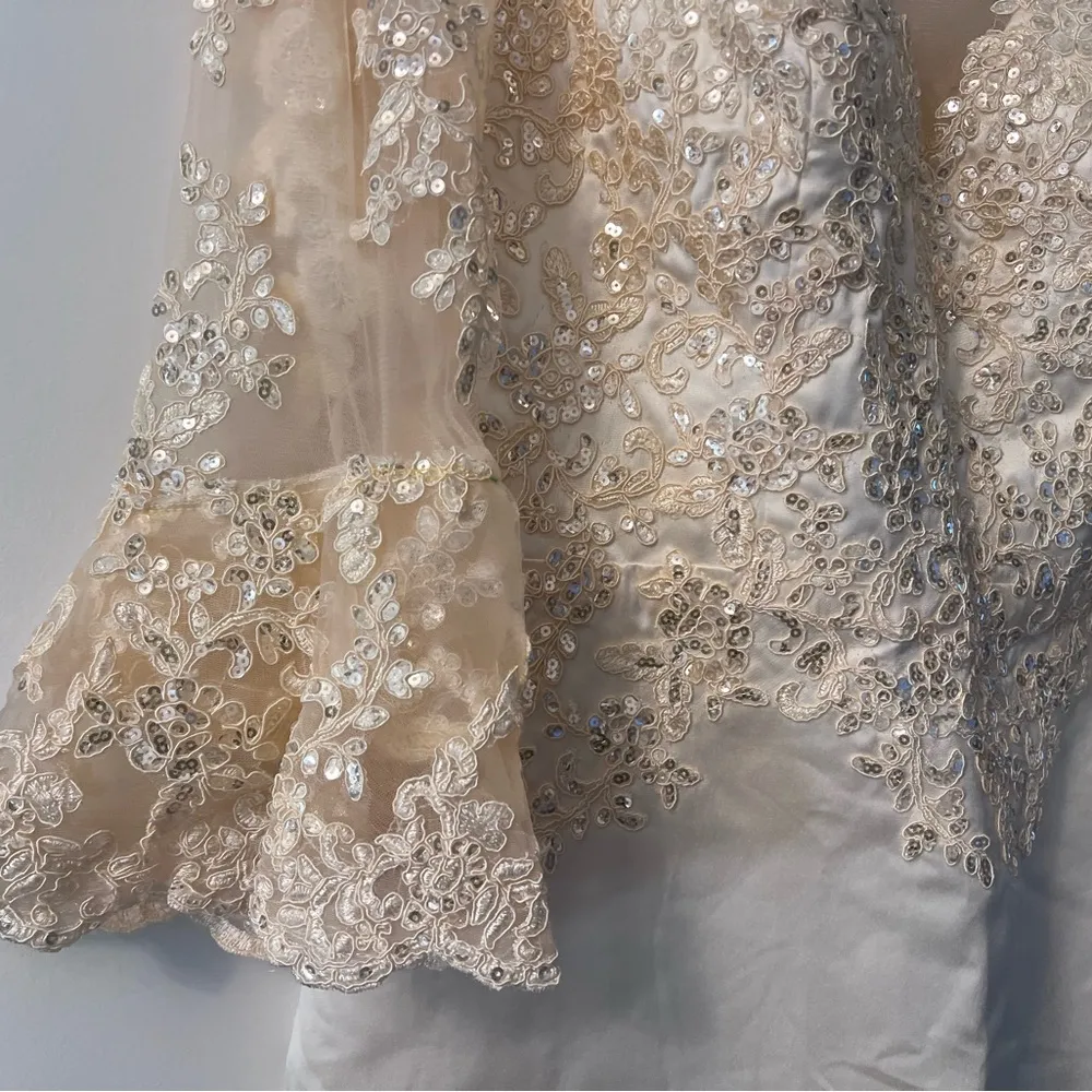 Elegant Cream Lace Dress - Image 3