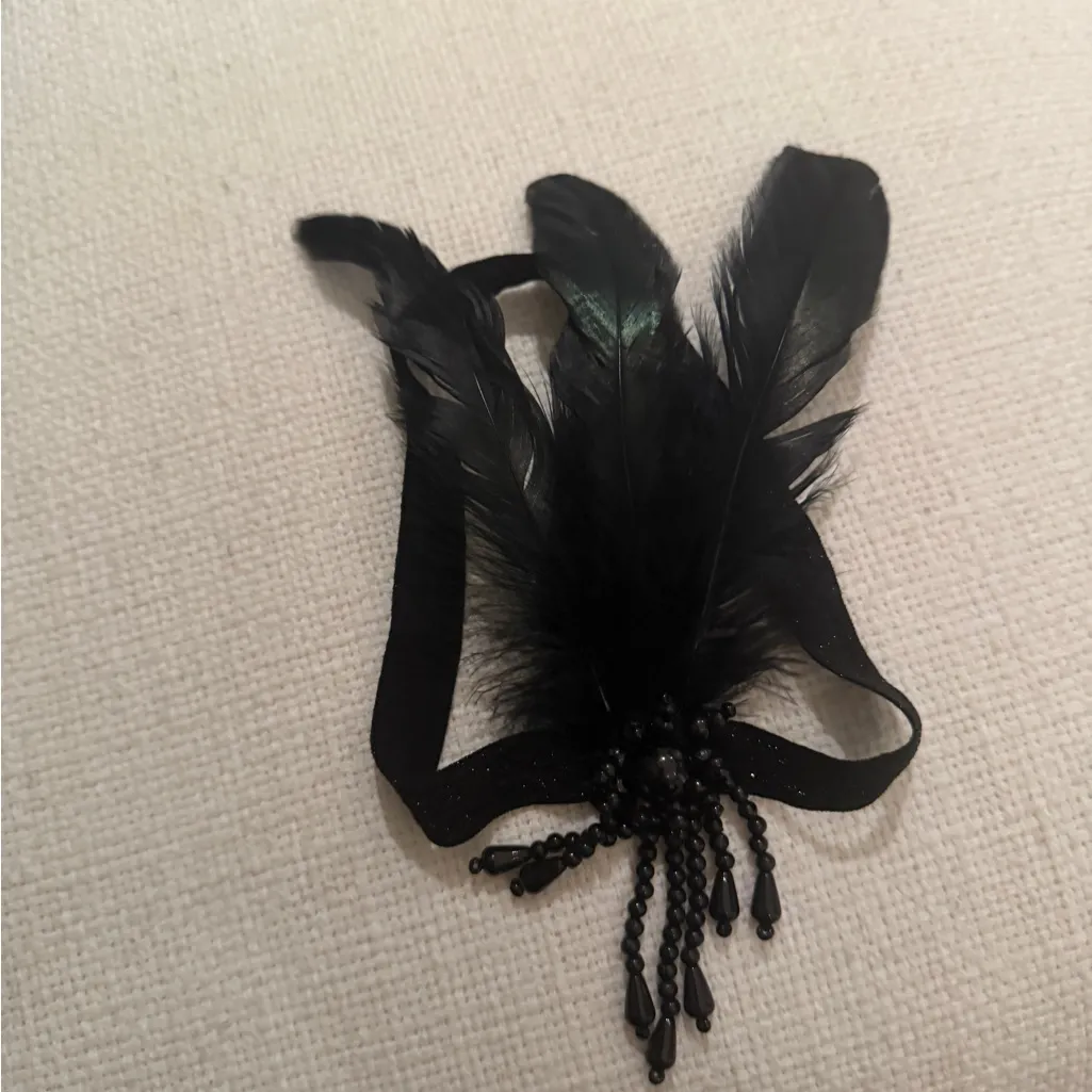 Elegant Black Feather Headband - Image 2