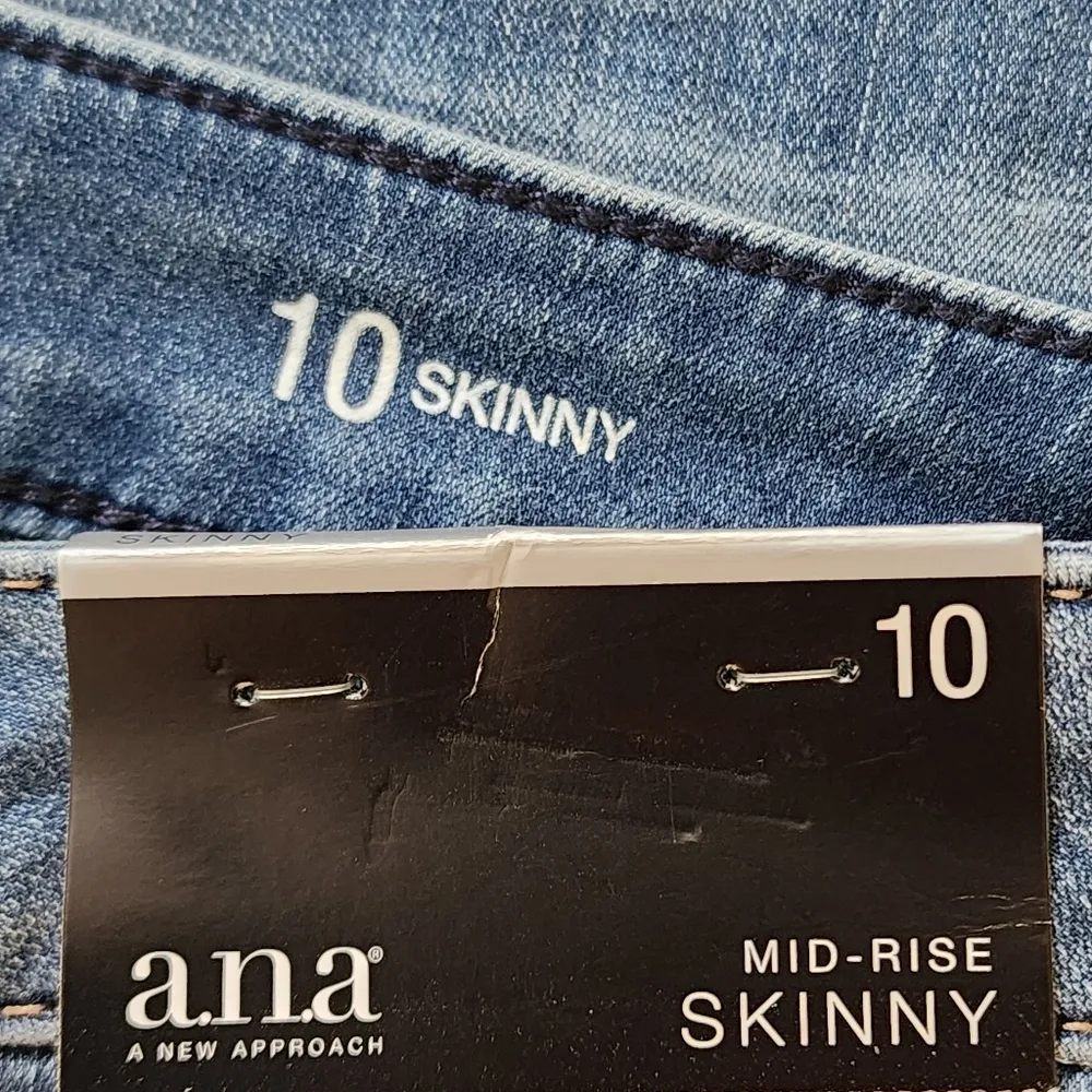 a.n.a Medium Lakeside Midrise Skinny Jeans Size 10 - Image 12