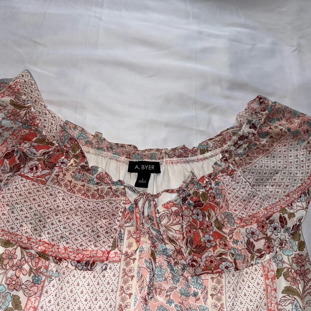 A. Byer Women's Patchwork Floral Blouse Size Large - Image 4