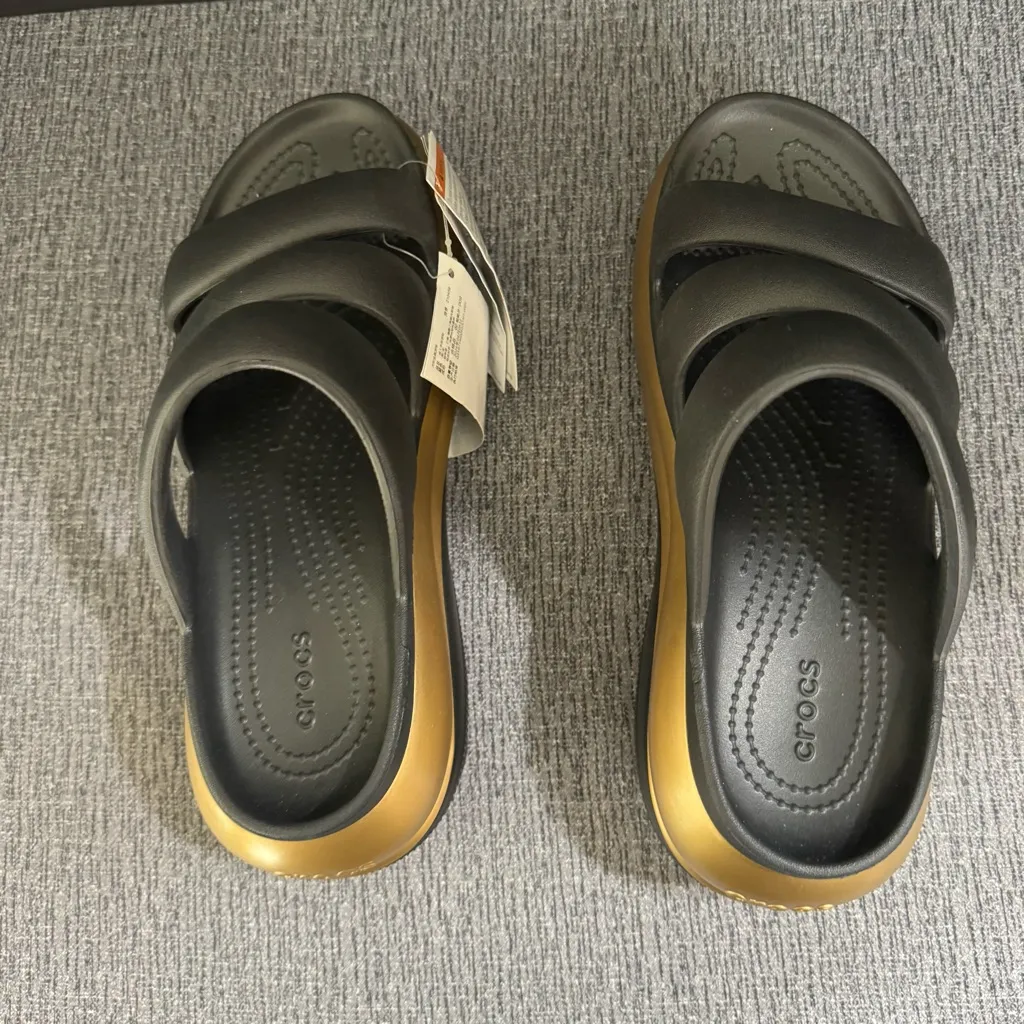 Crocs Classic Mega Crush Platform Sandals - Image 11