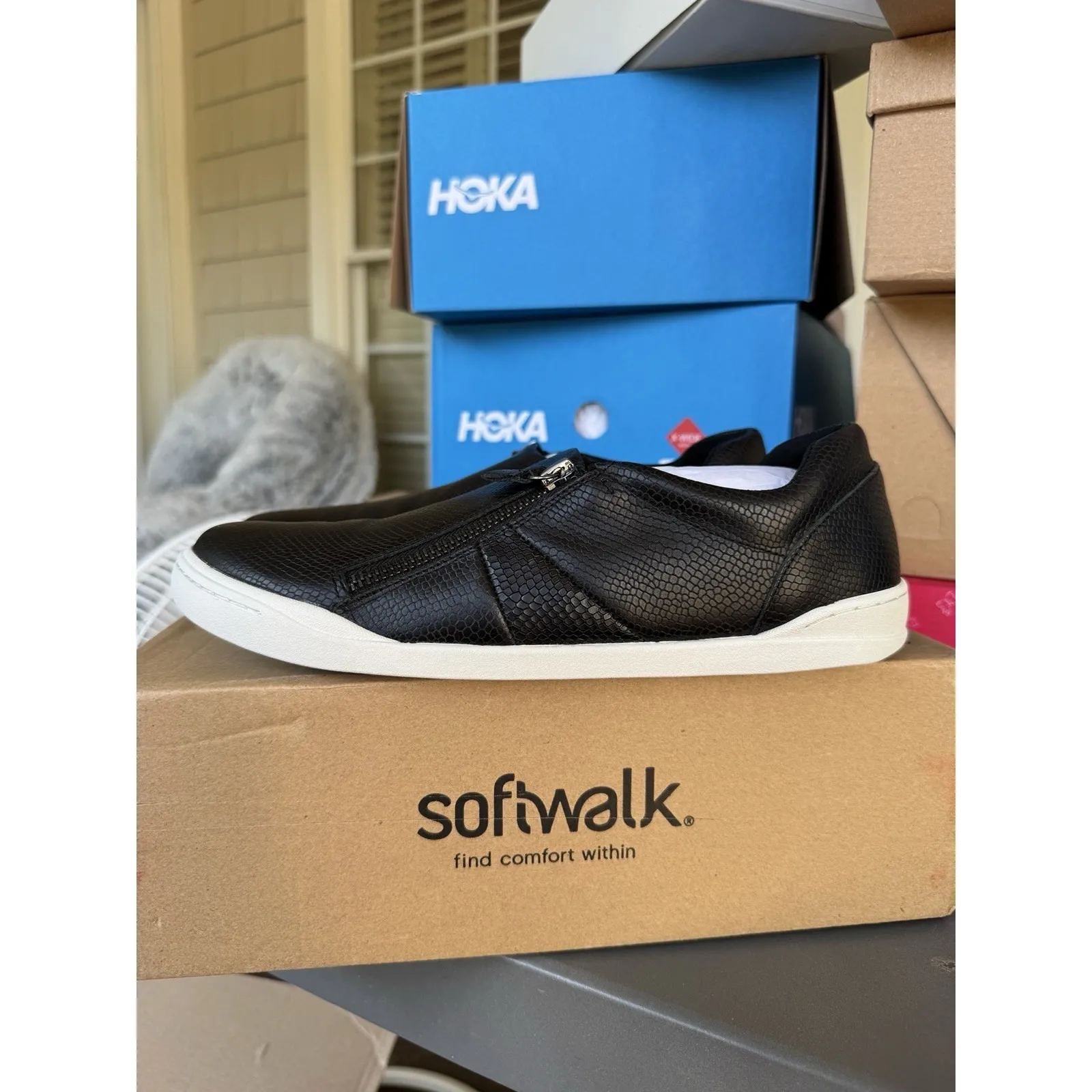 Softwalk Arezzo Women's Shoe Black Leather Slip On Zip Comfort Sneaker Size 9.5 - Image 2