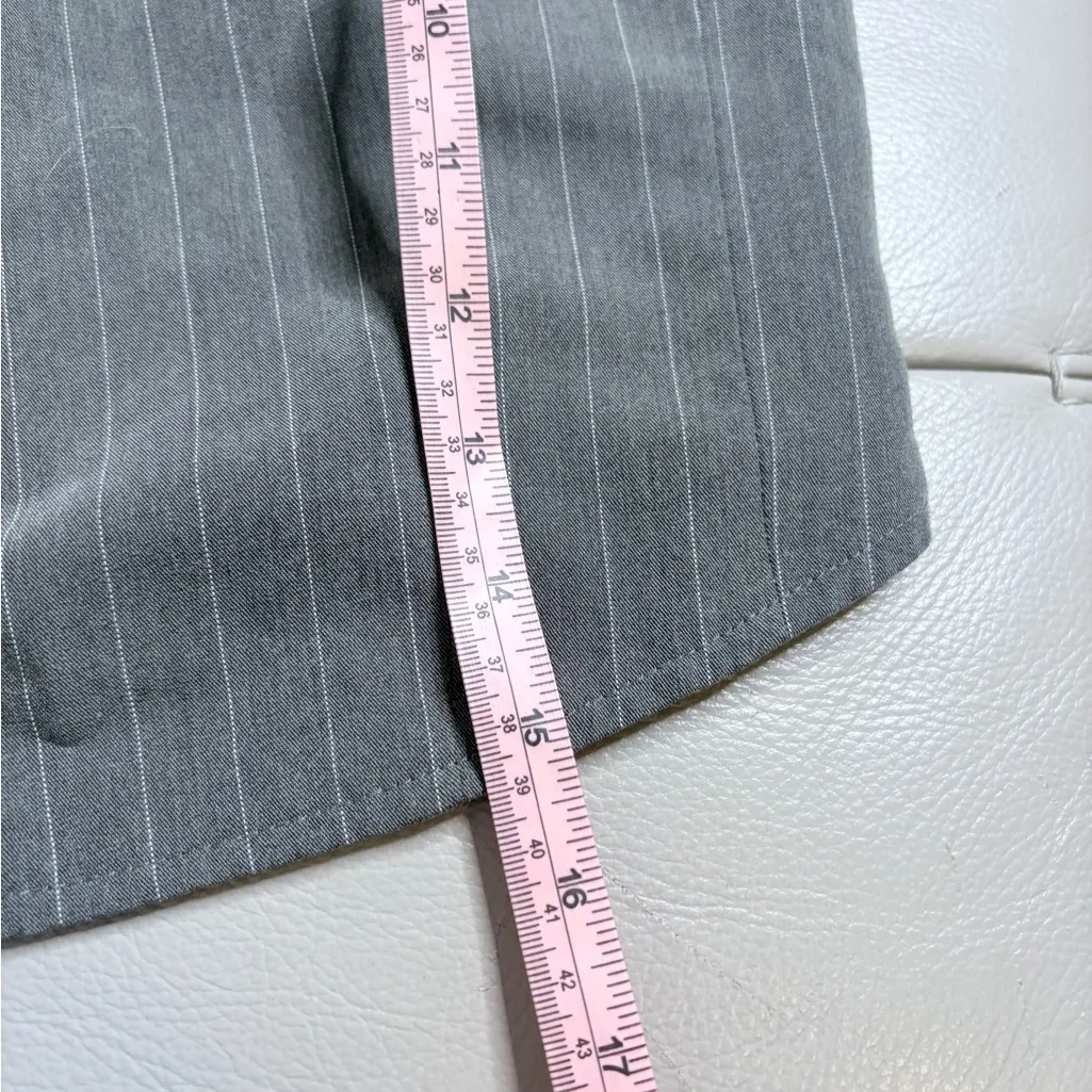 Tiger mist Gray Pinstripe Women's Top crop tuxedo top Xs - Image 7