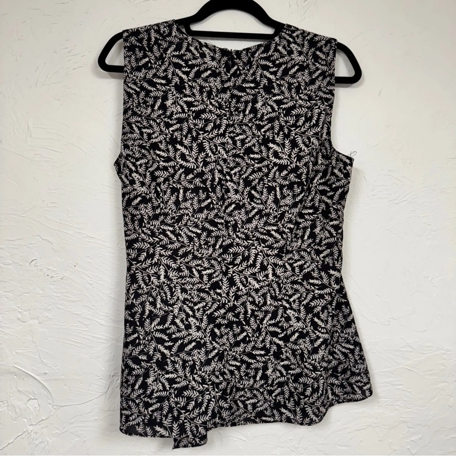 Neiman Marcus Black Leaf Print Wrap Blouse Womens 12 Sleeveless Beachy Top Shirt - Image 9