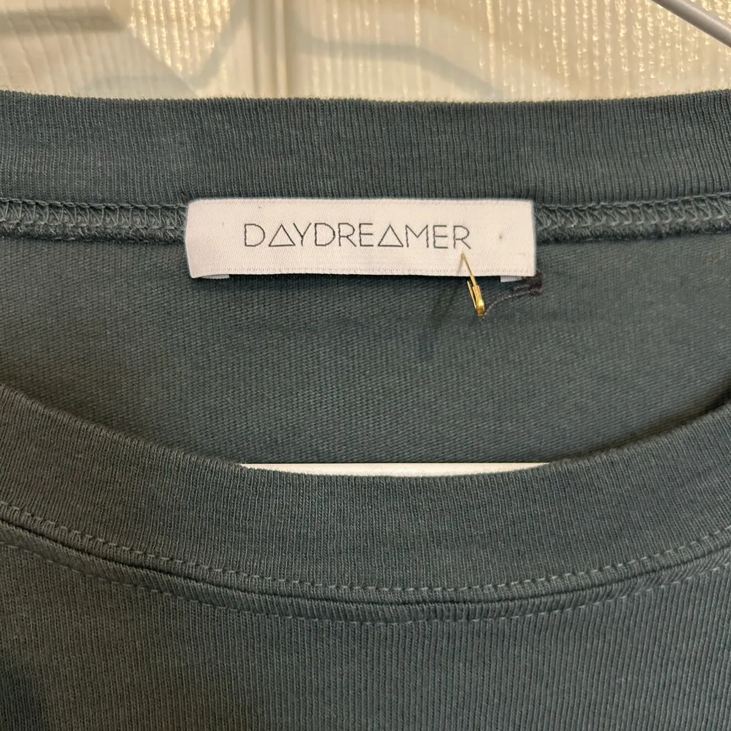 New daydreamer long sleeve crop gray Def Leppard Animal Graphic T oversized XS - Image 3