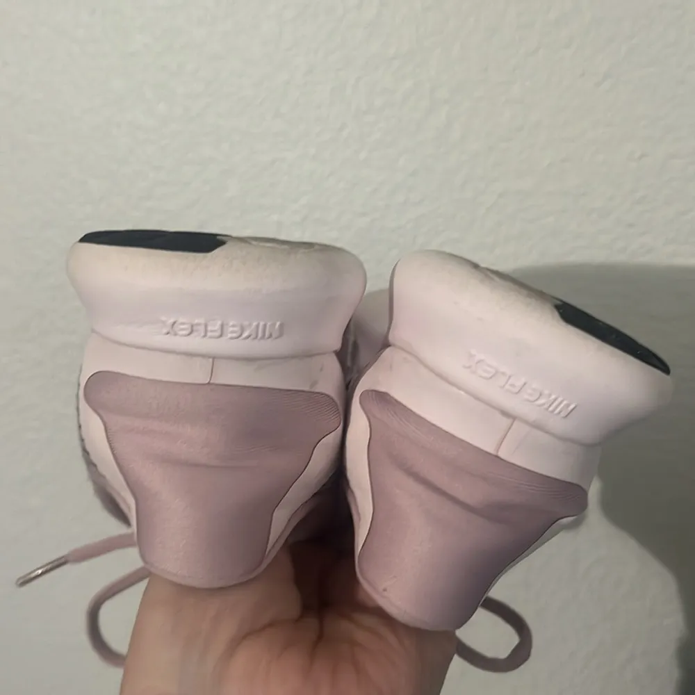 Nike Women’s Flex Run 2018 Lavender Running Shoes Size 5 - Image 9