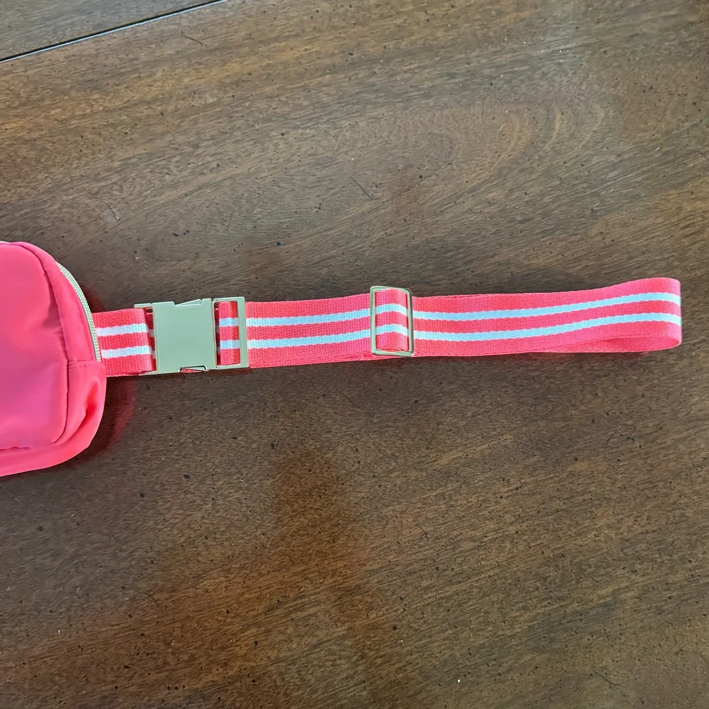 Lilly Pulitzer Jeanie Belt Bag in Mizner Red - Image 4