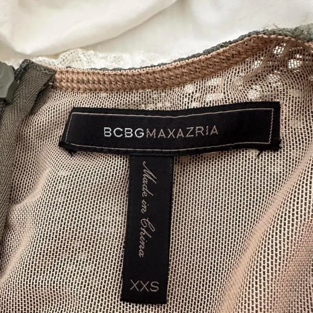 BCBGMAXAZRIA lace top - Image 4