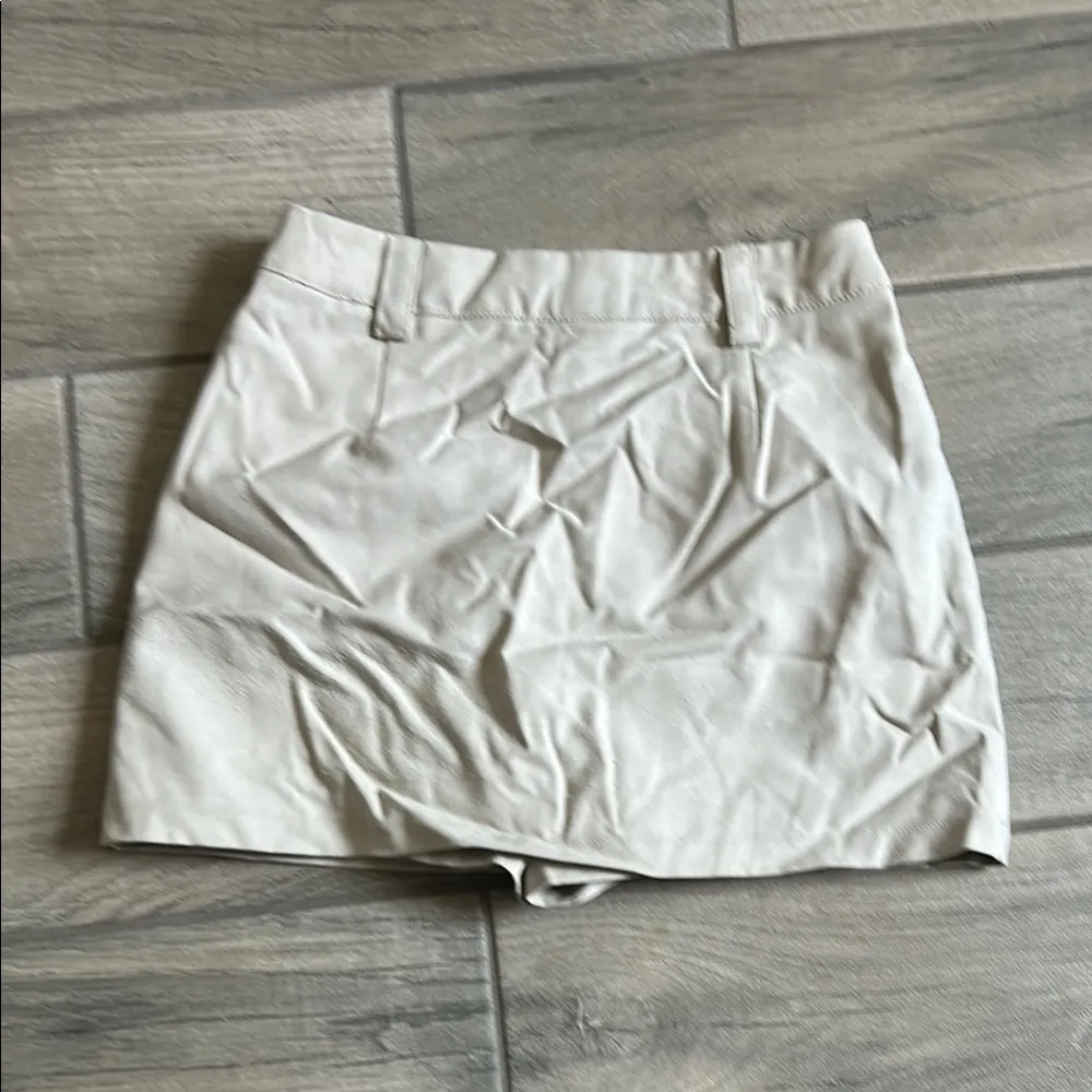 DISSH Cream Cargo Shorts with Utility Style Size 4 - Image 8