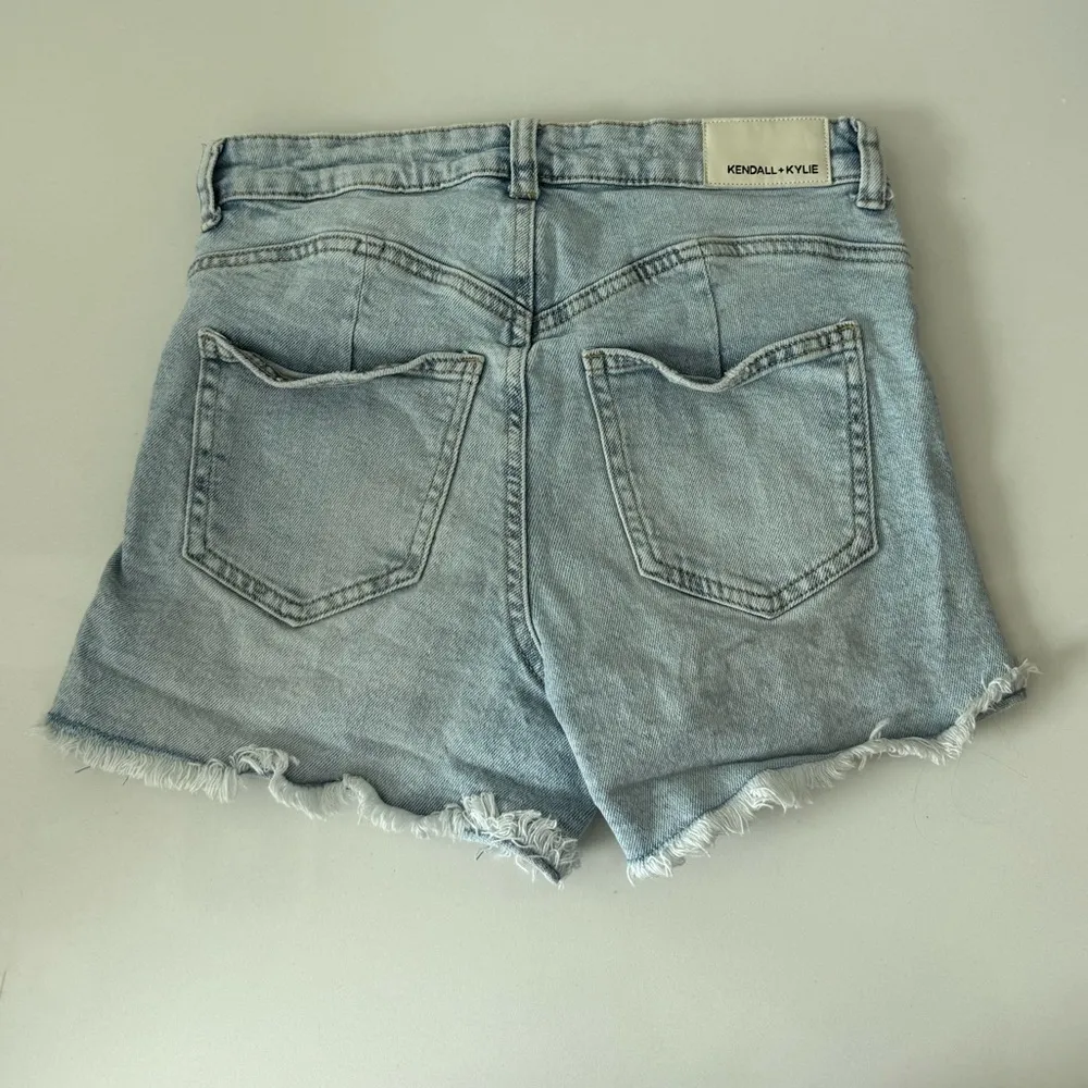 Kendall & Kylie The ICON Light Wash High Rise Denim Jean Shorts Distressed 5/27 - Image 6