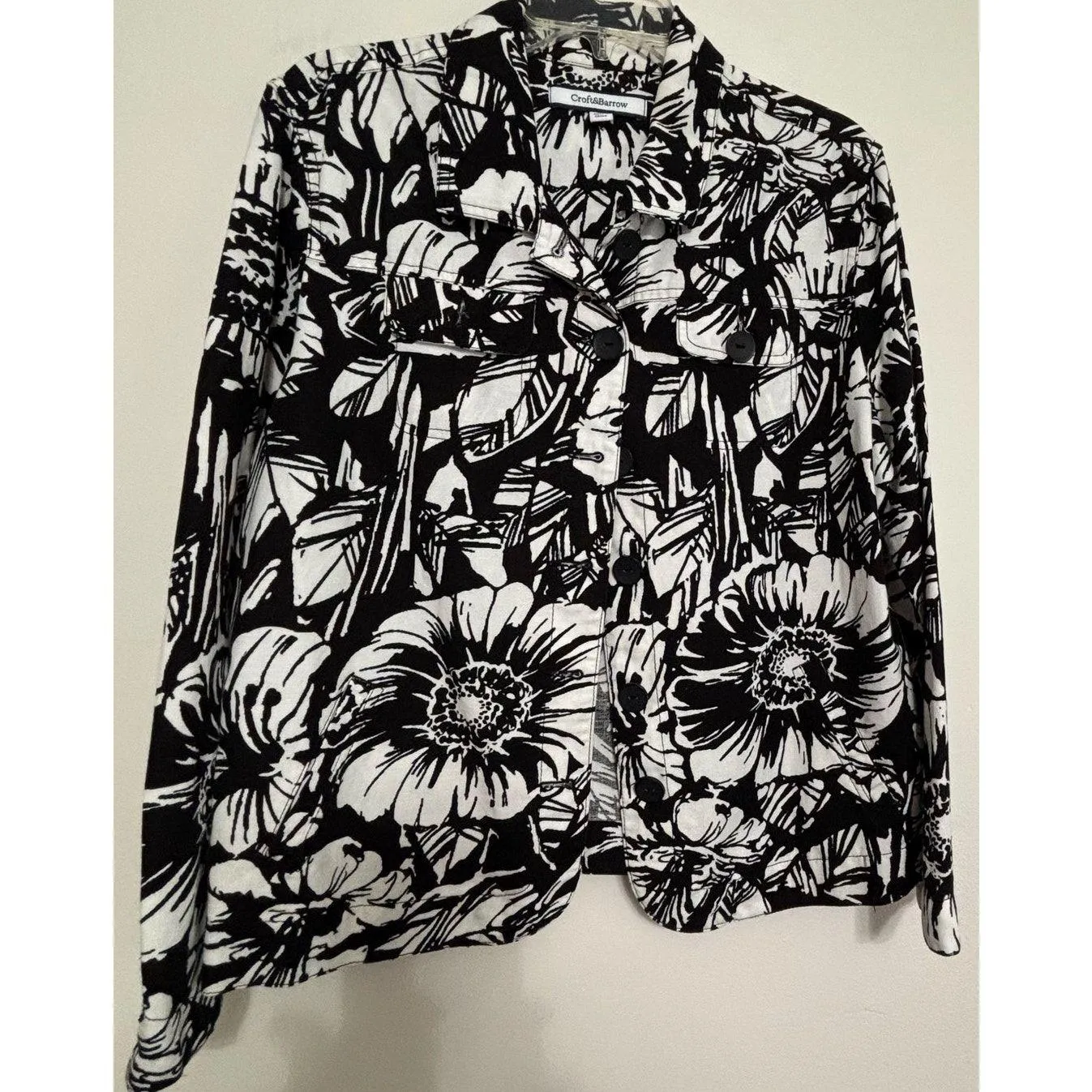 Croft & Barrow Black and White Floral Jacket  Size XL - Image 3