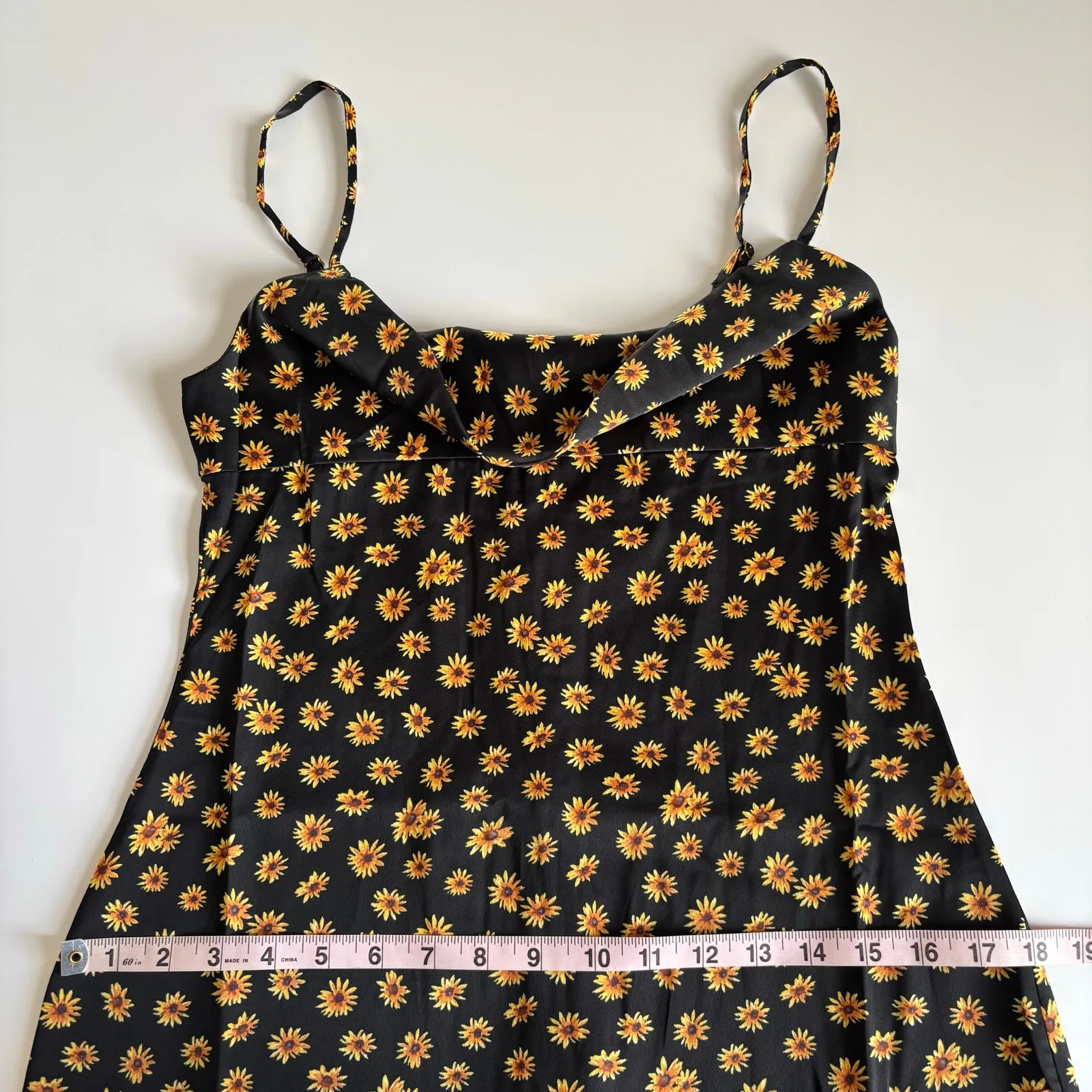 WeWoreWhat Cowl Neck Ditsy Daisy Black Midi Dress Women’s Size 6 NWT Cocktail - Image 5