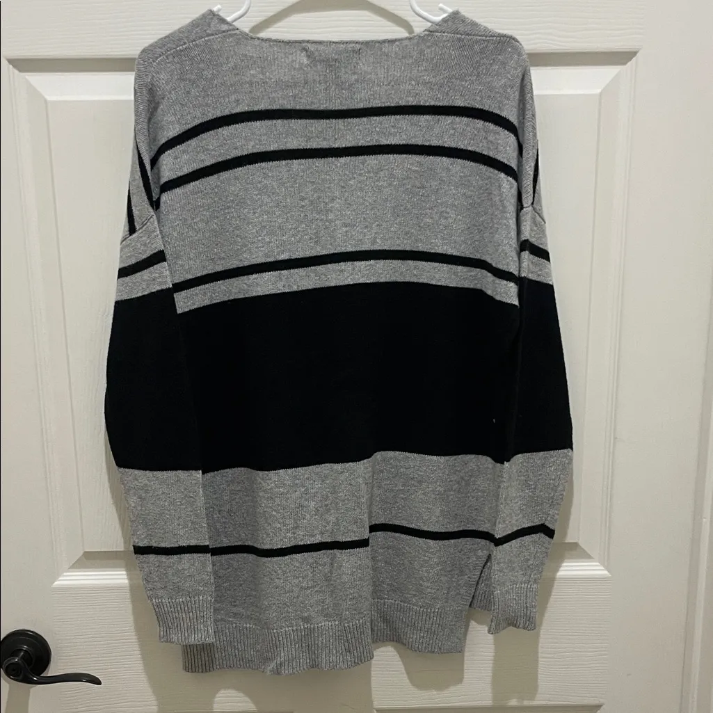 Treasure & Bond Gray and Black Striped V-Neck Sweater XS - Image 5