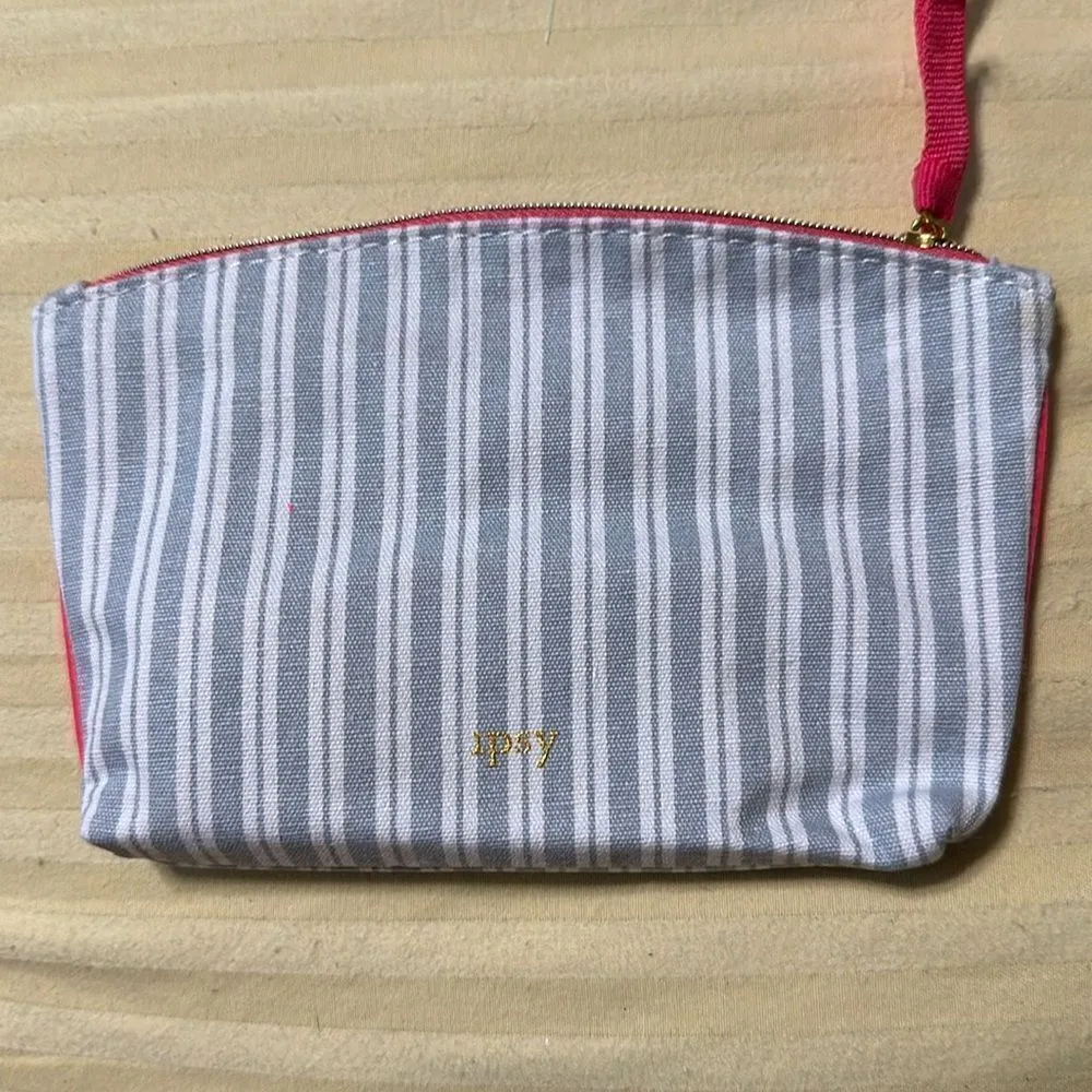 IPSY travel or cosmetic bag, tassle zipper pull NWOT Gray - Image 2