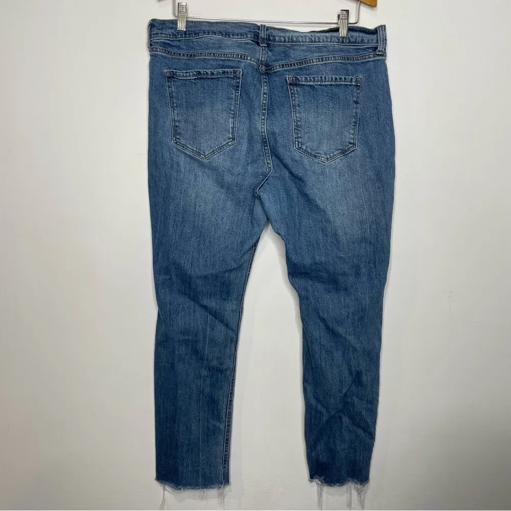 Old Navy‎ boyfriend distressed Jeans size 14 - Image 5