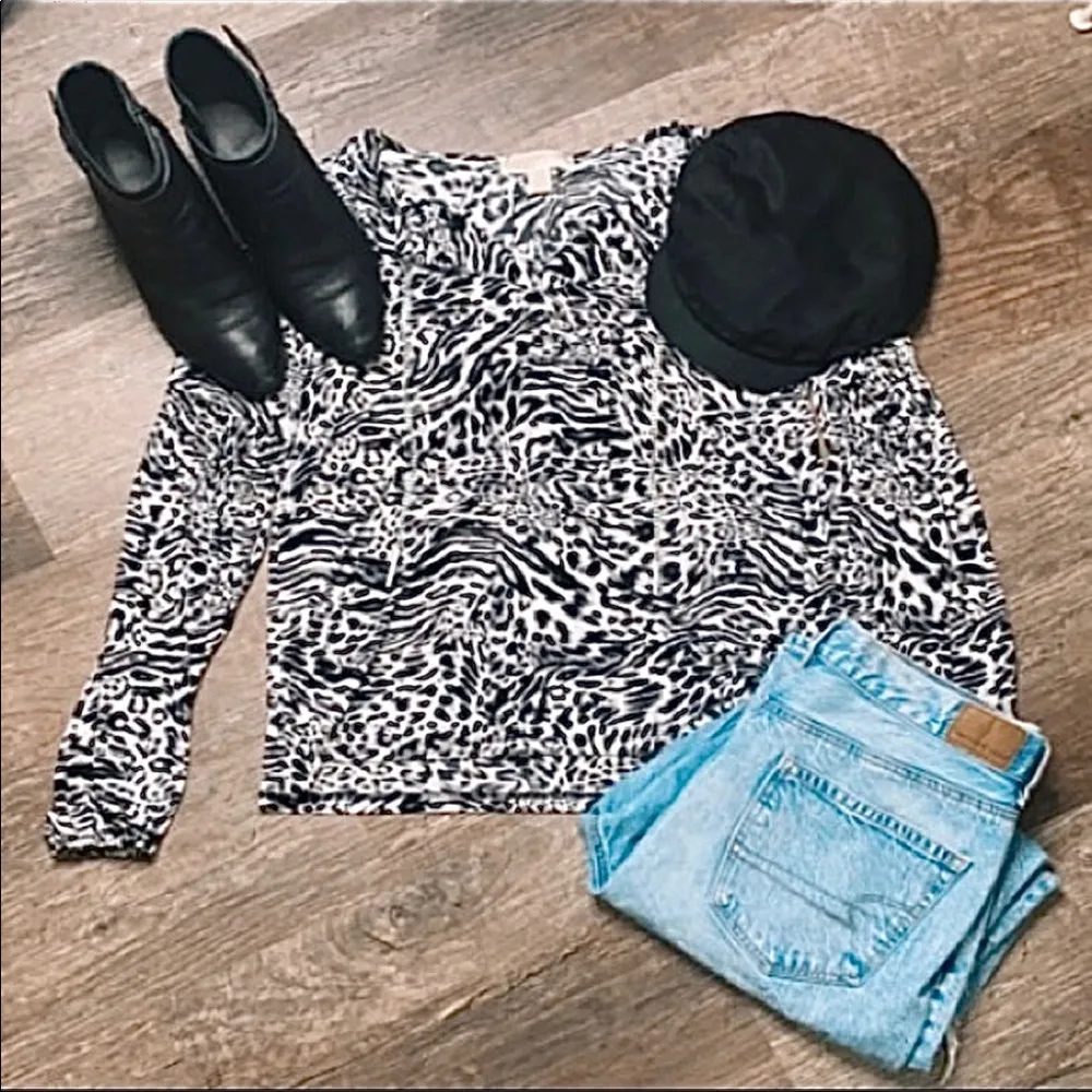 REMOVING TODAY WILL NOT TAKE LESS Michael Kors Zebra / Cheetah Long Sleeve Black - Image 2