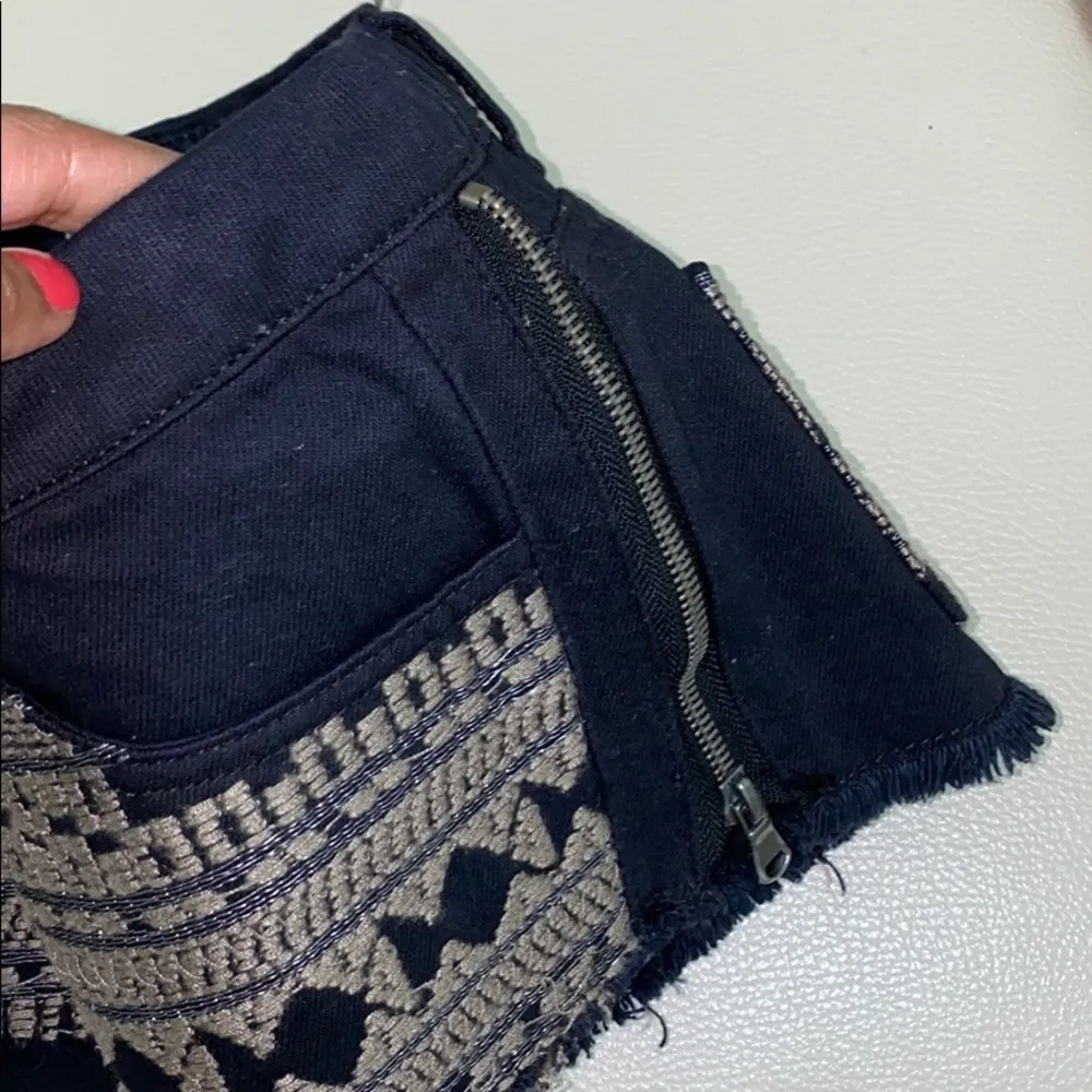 Pull & Bear  Embroidered Black Short. - Image 4