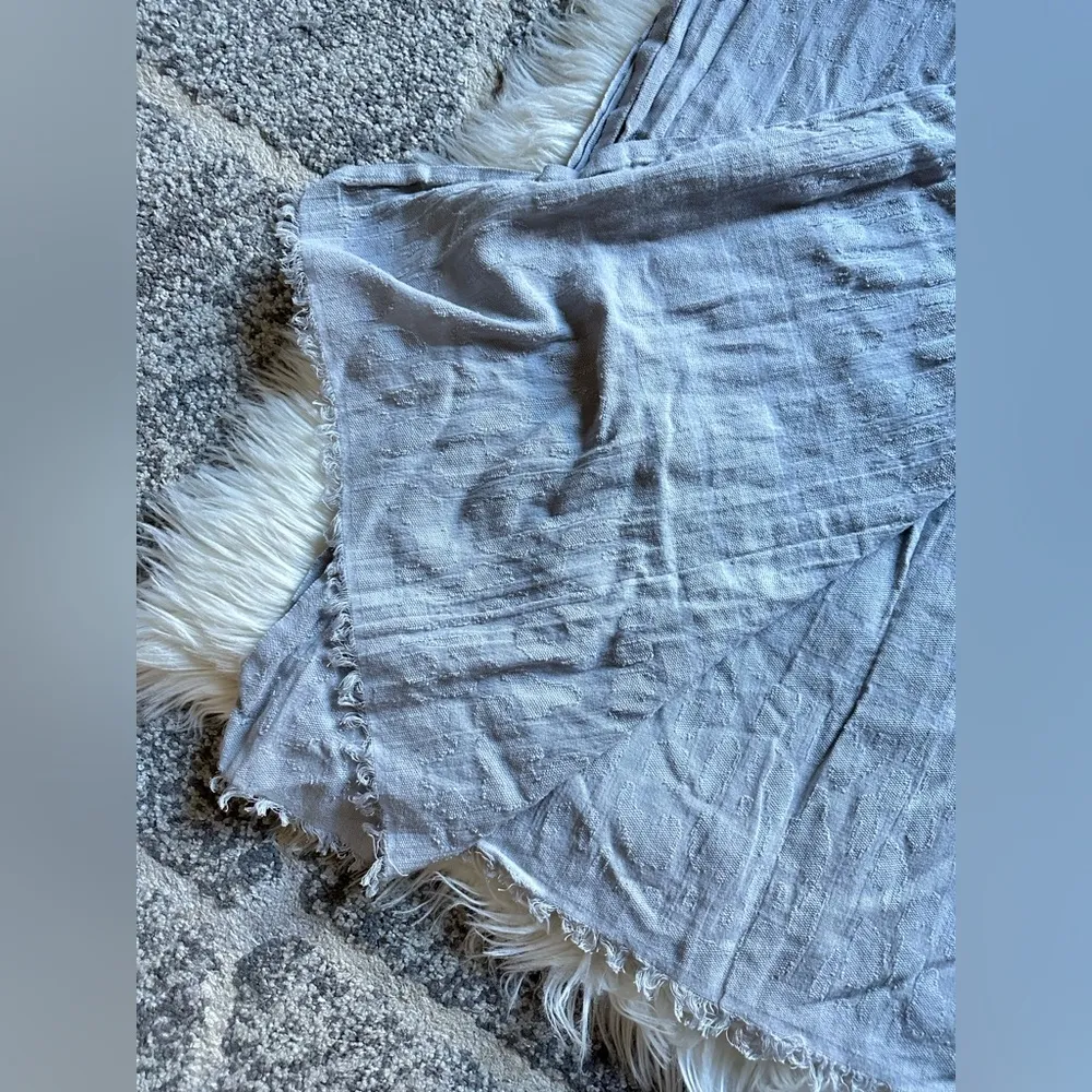 Banana Republic lightweight textured scarf - Image 5