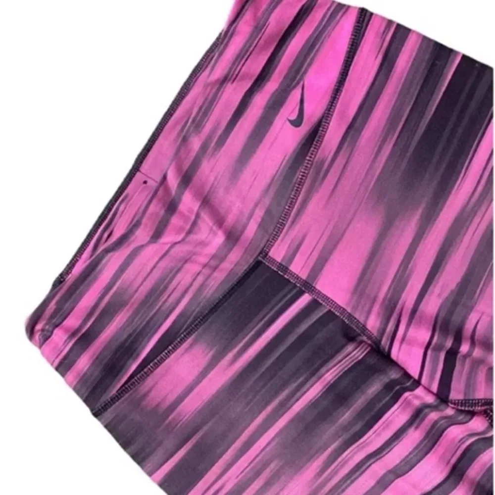 Nike Dri-Fit Womens  Legend Leggings Pink Black Striped Capri Size Small - Image 3