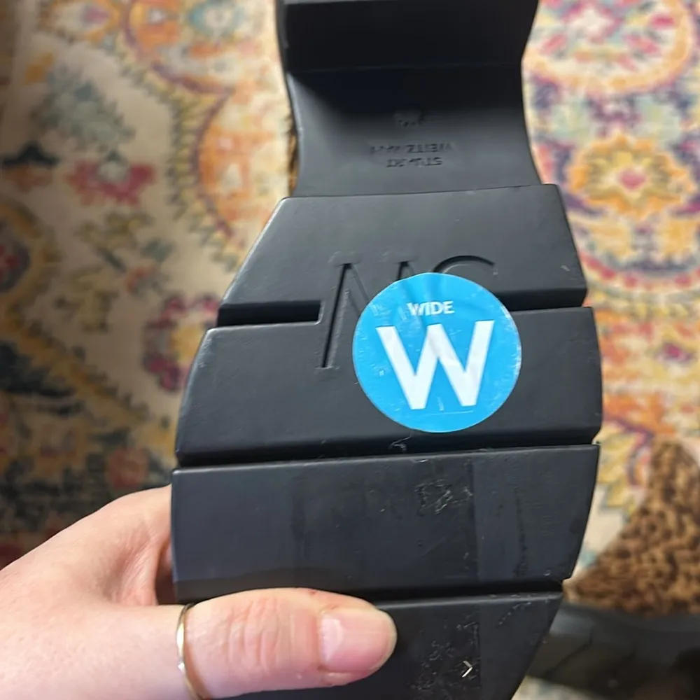 Stuart Weitzman Norah Leopard Print Fur Chelsea Booties SZ 6.5 Wide - Image 4