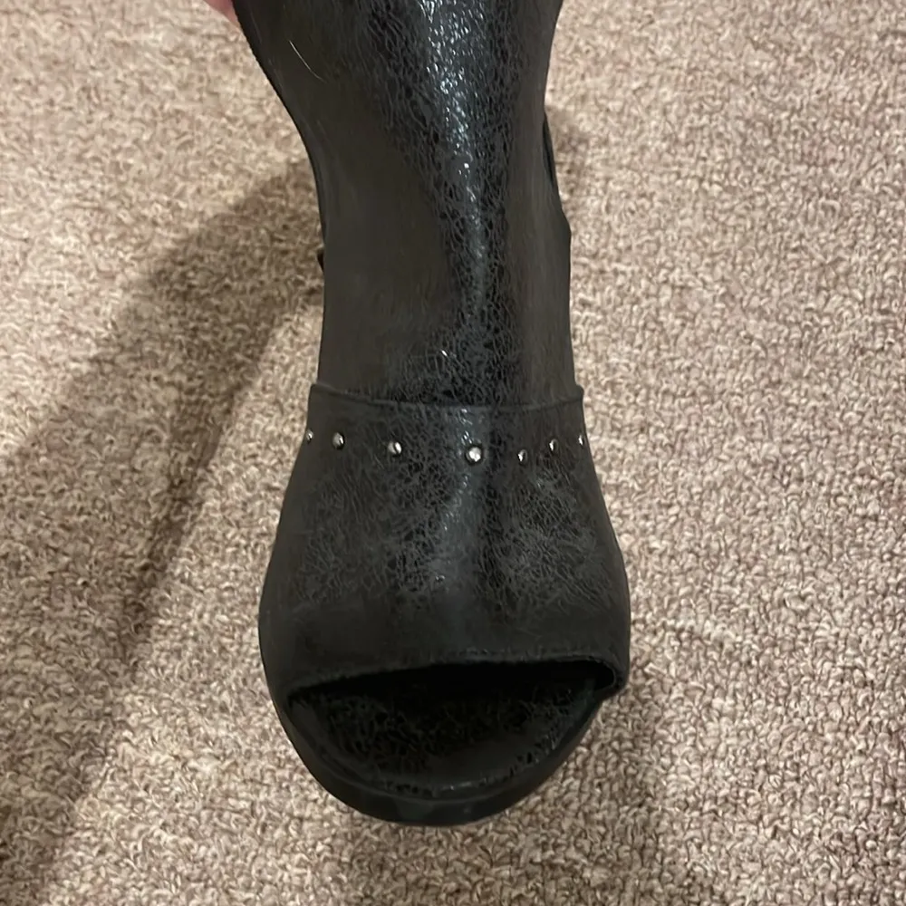 Simply Vera  Vera Wang open toed boots women’s size 8.5 medium width - Image 3