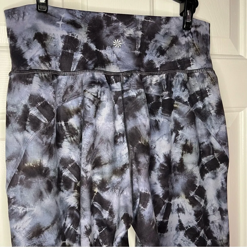 Athleta Salutation Printed Jogger Calypso Navy Size Medium Marble Spiral Soft - Image 8