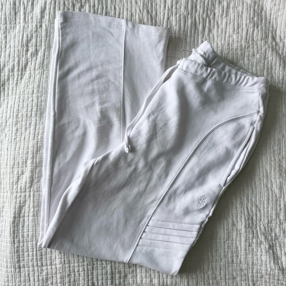NWOT Best Of Straight Leg Moto White Sweatpants L - Image 3