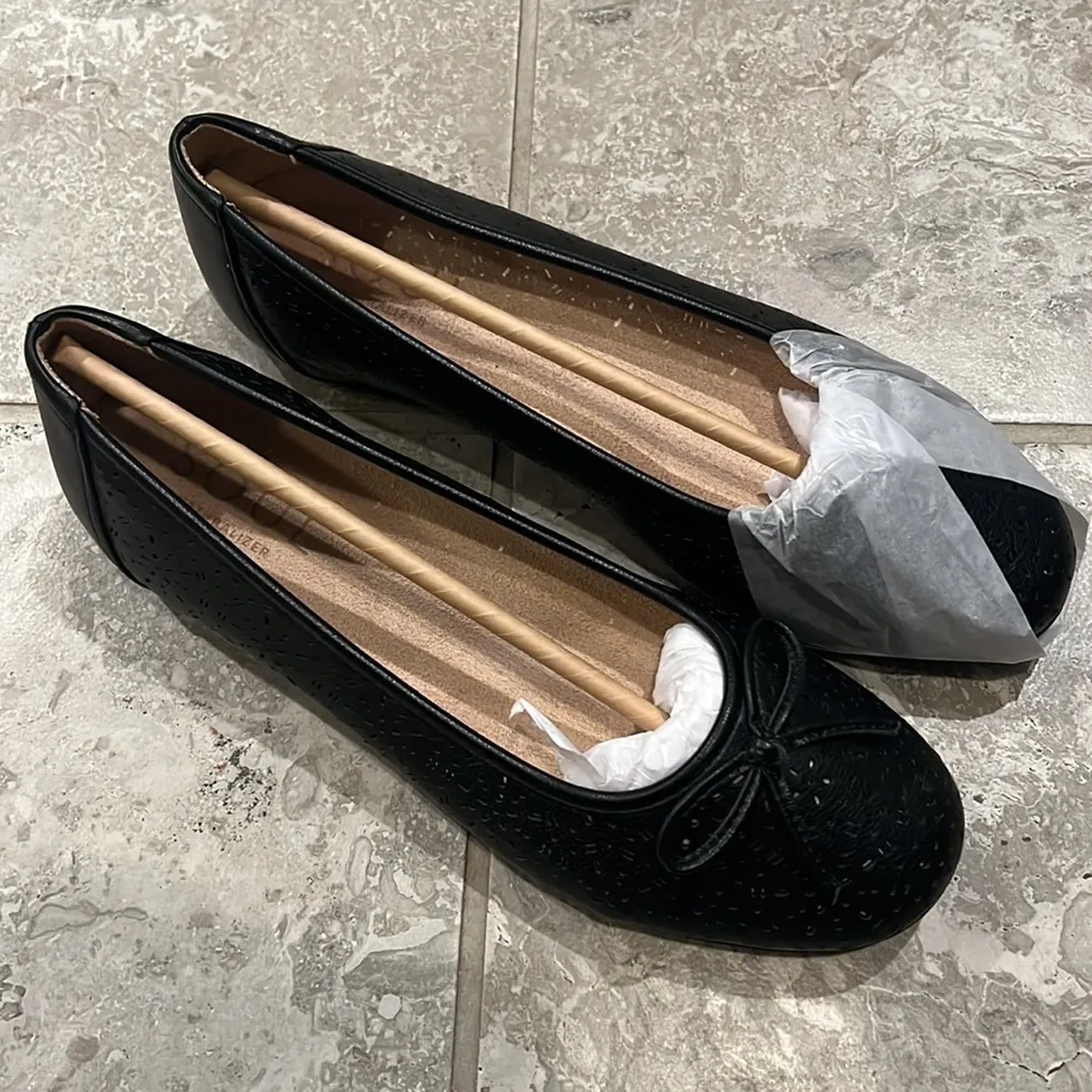 NEW SOUL Naturalizer Magical Black Smooth Perforated Flats Size 9W New in Box - Image 5