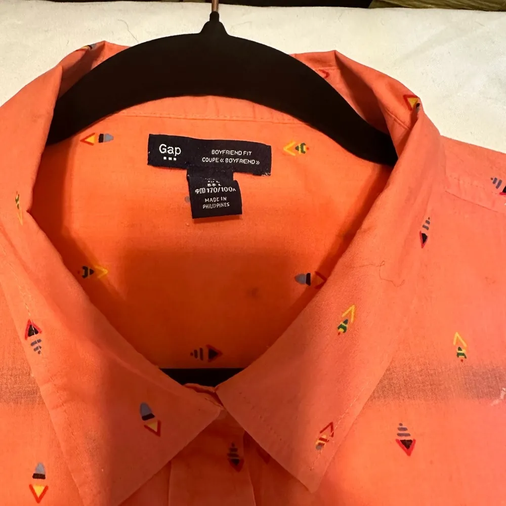 Gap boyfriend fit coupe boyfriend 100% cotton lightweight button down shirt - Image 3