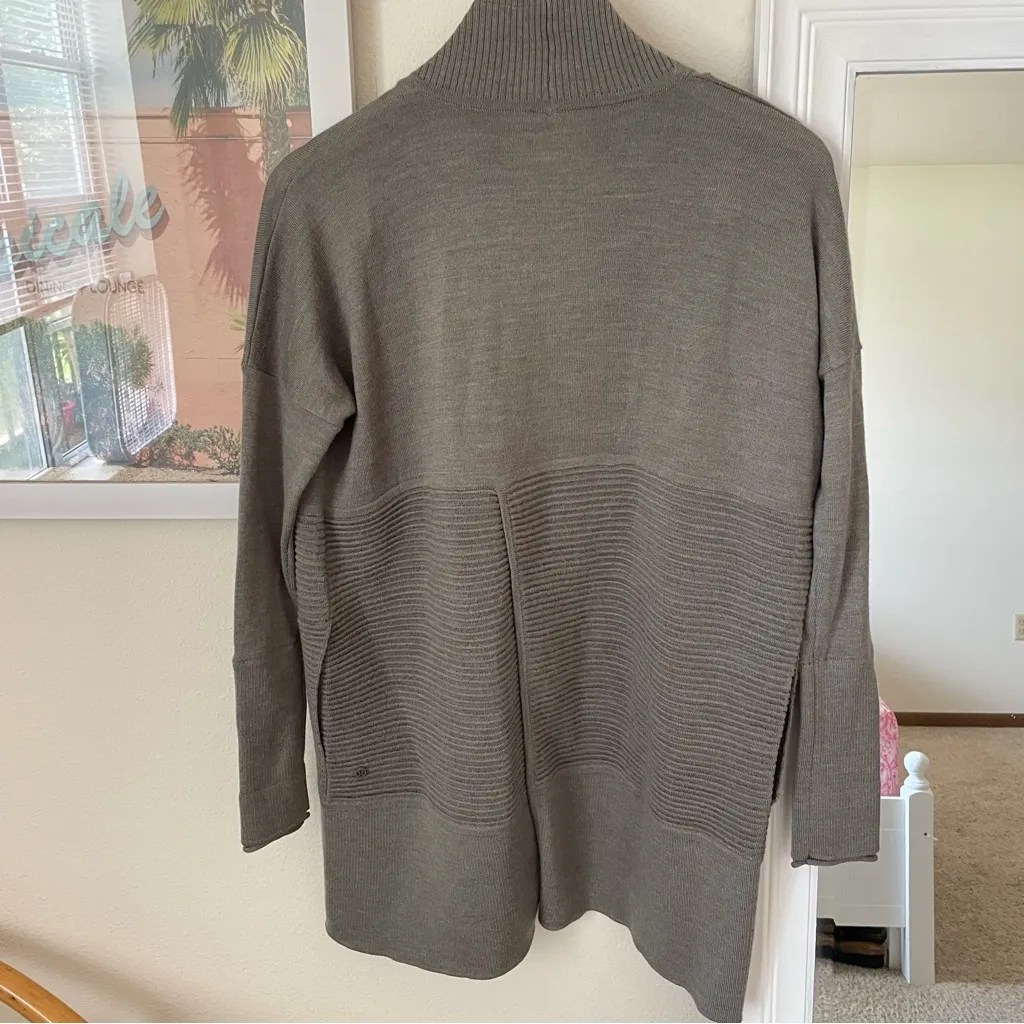 Lululemon Sit In Lotus Wrap II Cardigan in Grey Sage 100% Merino Wool Size 2 - Image 7