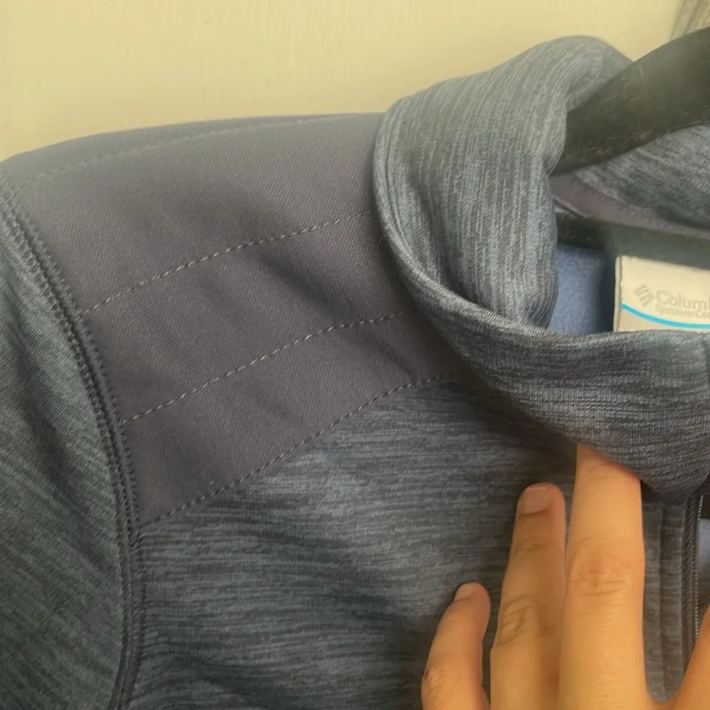 Columbia  sweater - Image 4