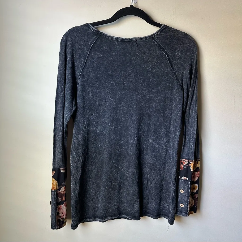 Able Mineral Wash Black Long Sleeve Top Floral Sleeve Details Med Lightweight - Image 5