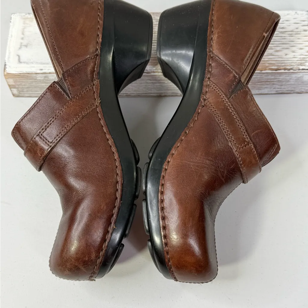 DANSKO Women's Solstice Professional Clogs Closed Heel & Button Strap Brown-39 - Image 5