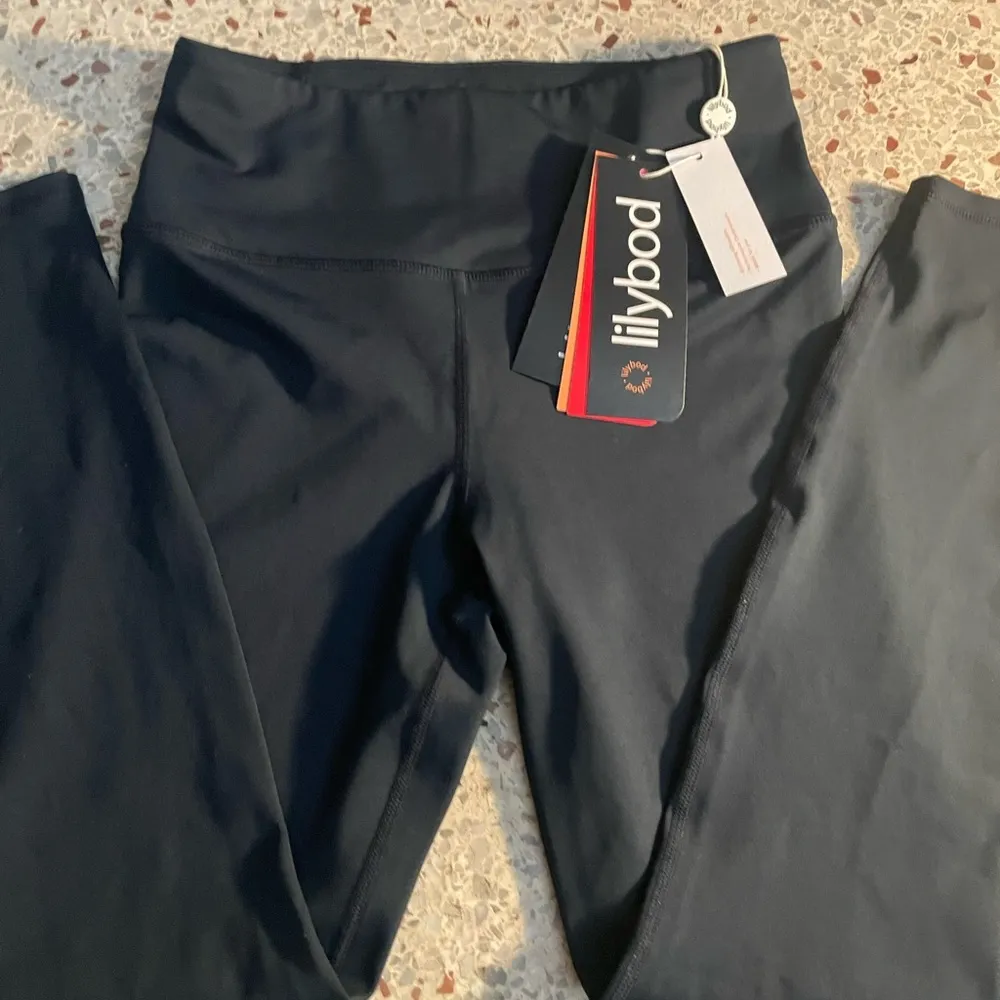 NWT LILYBOD leggings small - Image 5