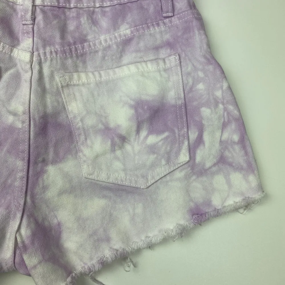 Forever21 Purple and White Tie-Dye NWT Denim Raw Hem Shorts Size 28 - Image 8